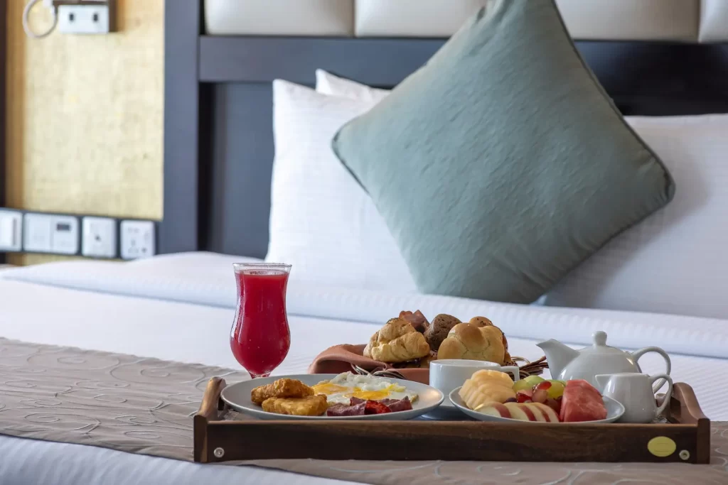 Grandeur Hotel - Room Service